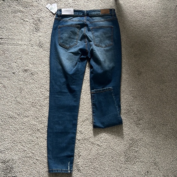 Stressed Ripped High Rise Jegging - Picture 3 of 7